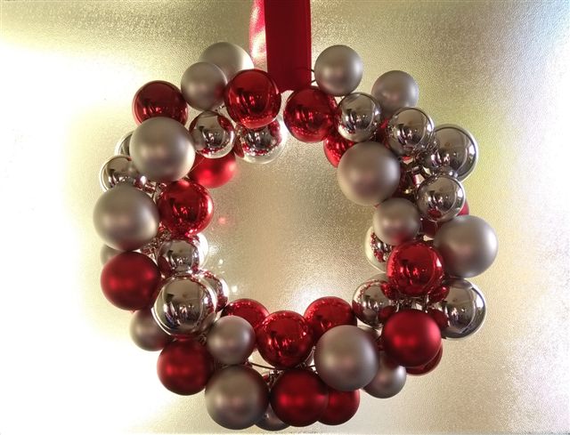 DIY bauble wreath