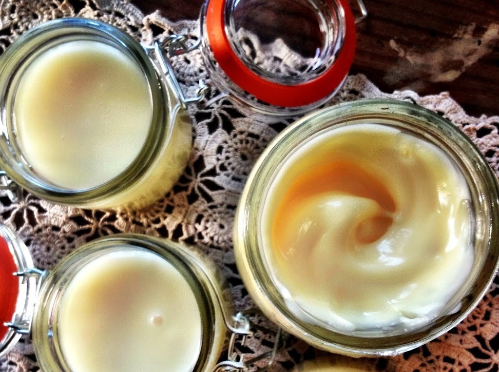 mini pots of moisturiser