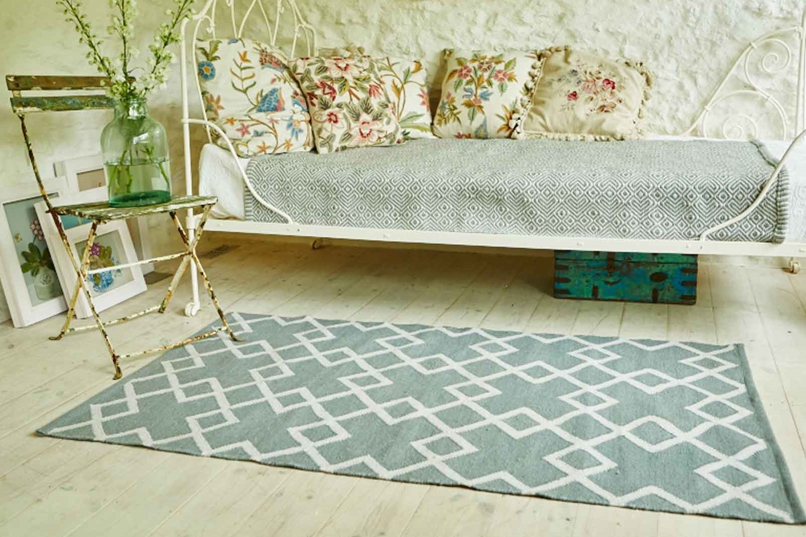 day bench with rug on timber floor