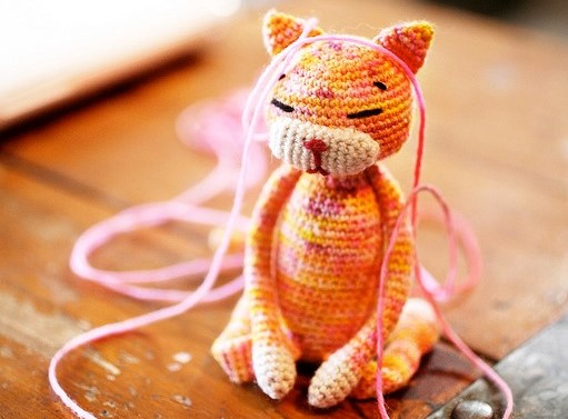 kneeling cat toy