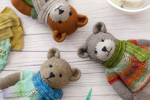 heads of 3 knitted teddies