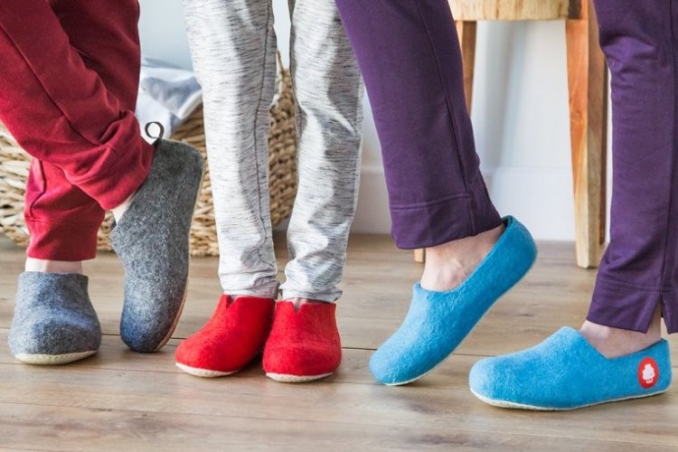 sustainable natural slippers